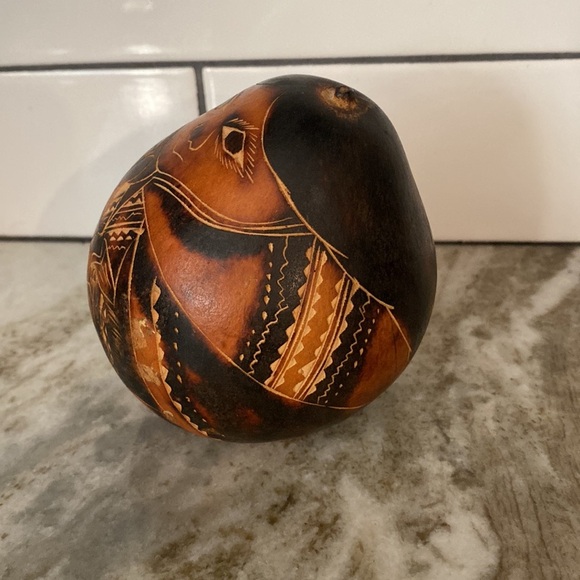 Vintage Folk Art Hand Carved Etched Gourd art Peruvian Woman.Folksy artsy rustic - Picture 2 of 8